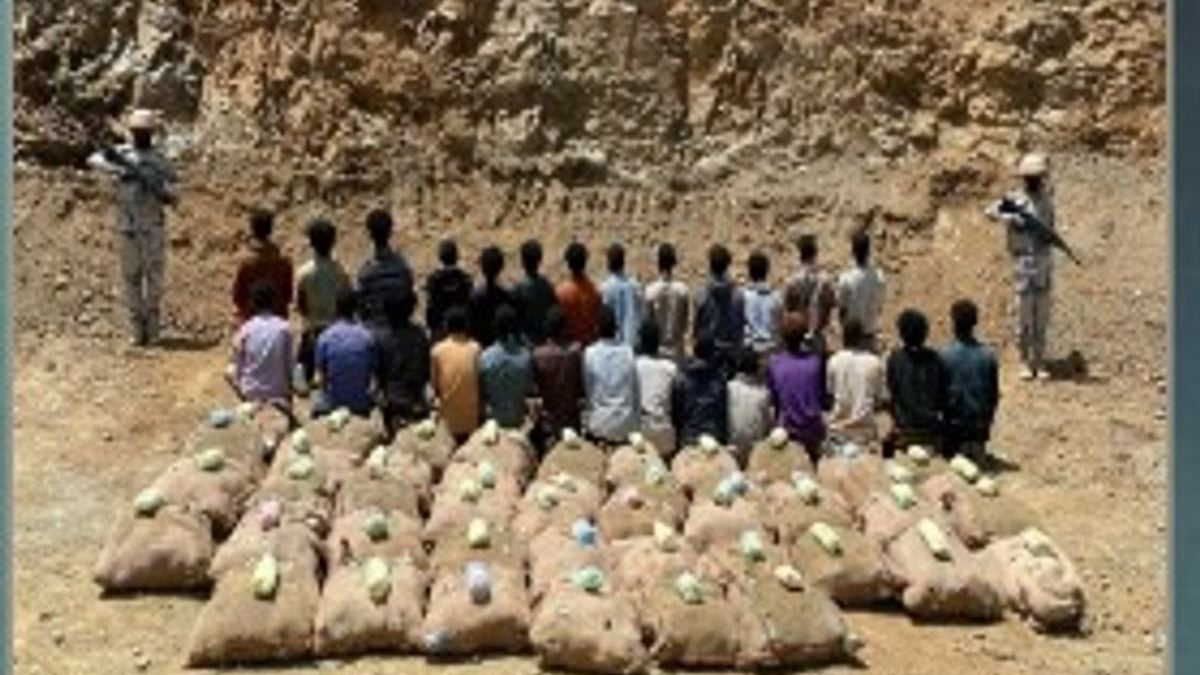 حرس الحدود بجازان يقبض على 27 إثيوبيا لتهريبهم 920 كيلوجرامًا من نبات القات المخدر