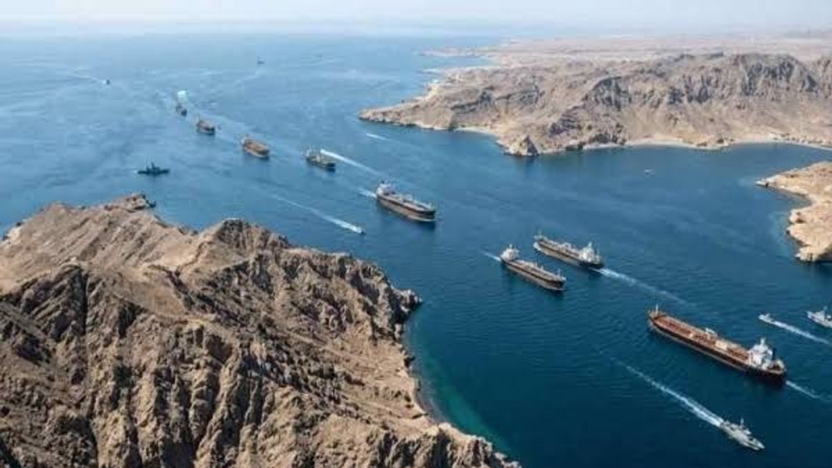 أكسيوس: عُمان تقترح فتح الممرين الجنوبي والشمالي في مضيق هرمز بالكامل