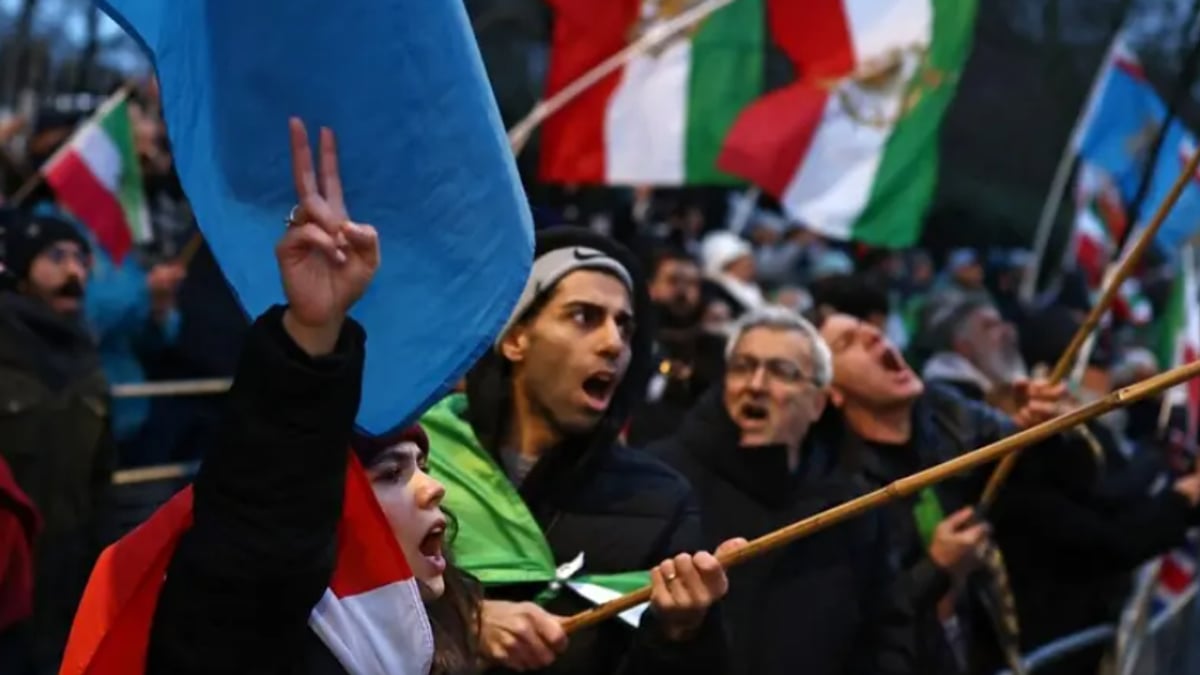 كاتب سياسي: سلوك إيران العدائي يعكس سعيها لتصدير أزماتها الداخلية إلى الخارج