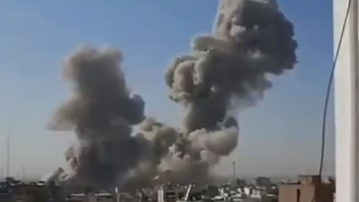 إعلام إيراني: ضربات أمريكية تصيب منشآت كهرباء ومحطات ضخ مياه بجاسك