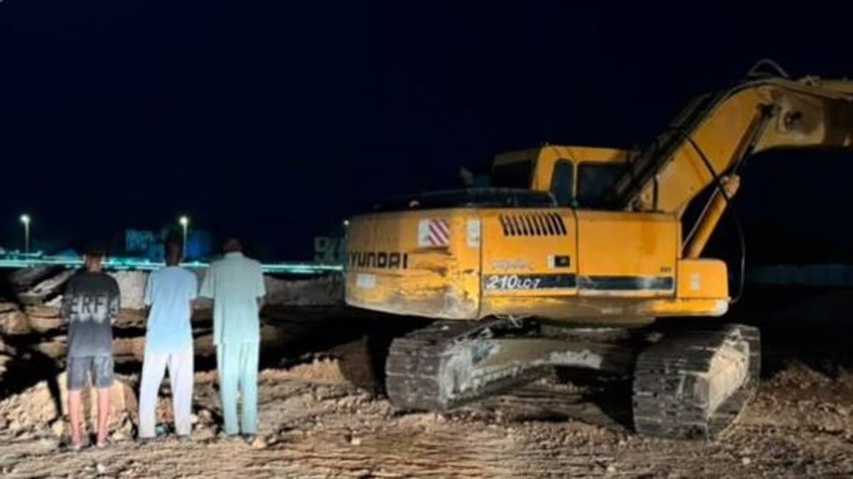 ضبط 3 مقيمين من الجنسيات الصومالية والسودانية واليمنية لاستغلالهم الرواسب في مكة المكرمة