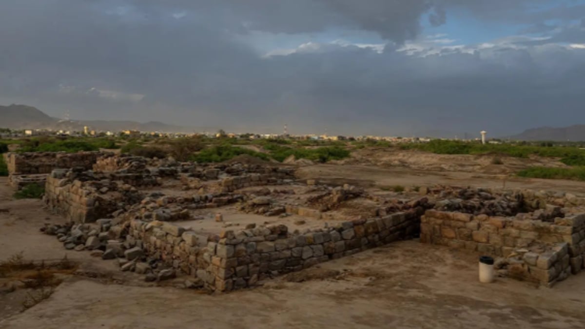 موقع الأخدود الأثري في نجران يجذب 17,744 زائرًا خلال النصف الأول