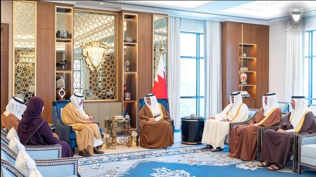 ولي عهد البحرين يستقبل السفير السعودي ويبحثان تعزيز التعاون المشترك