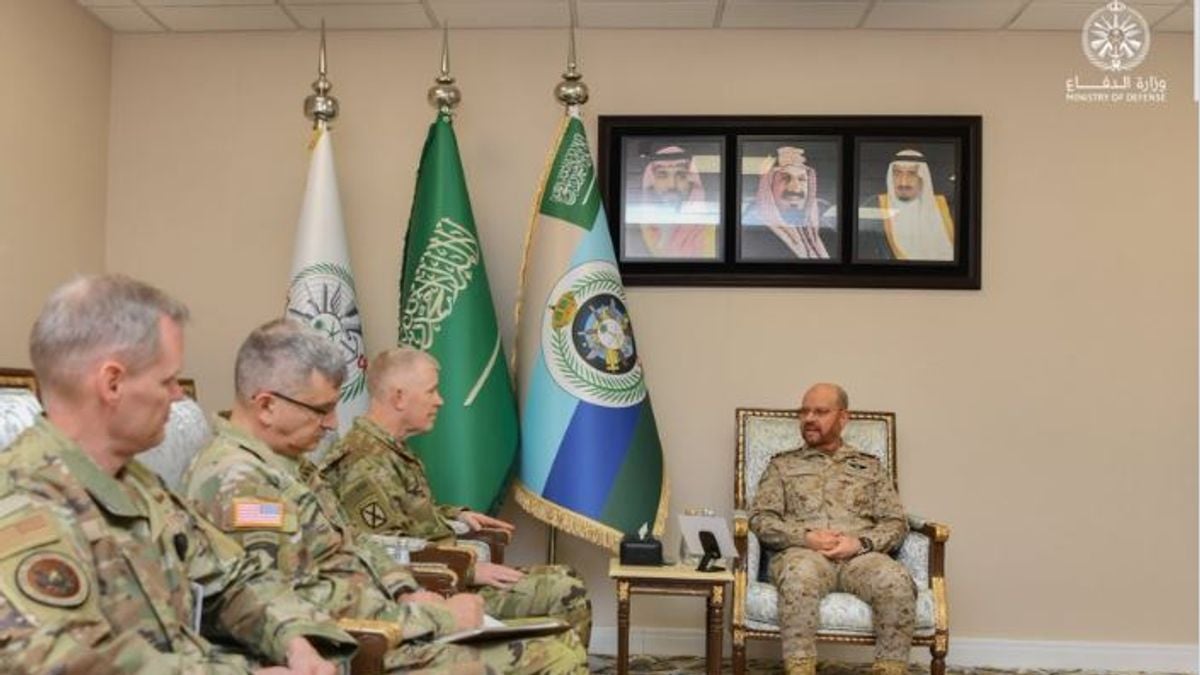 «الرويلي» يبحث مع نائب قائد القيادة المركزية الأمريكية سبل تطوير التعاون في المجالات العسكرية
