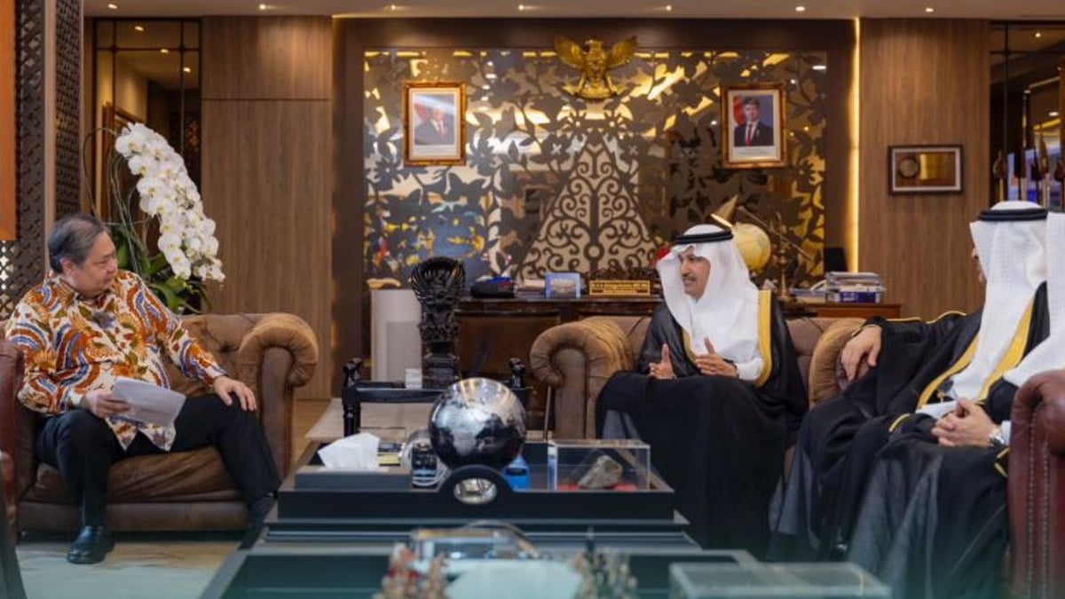«الجاسر» يبحث مع الجانب الإندونيسي فرص التعاون في مجالات النقل السككي والخدمات اللوجستية والبريدية