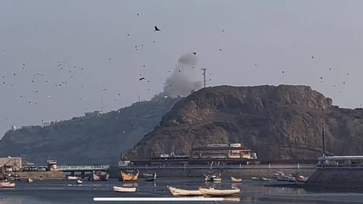 Yemeni PM, cabinet safe after missile strike on Aden palace — Ajel English