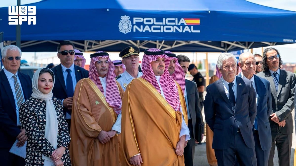 وزير الداخلية يزور وحدة الرقابة التنظيمية في ملعب طيران الرياض بمدريد