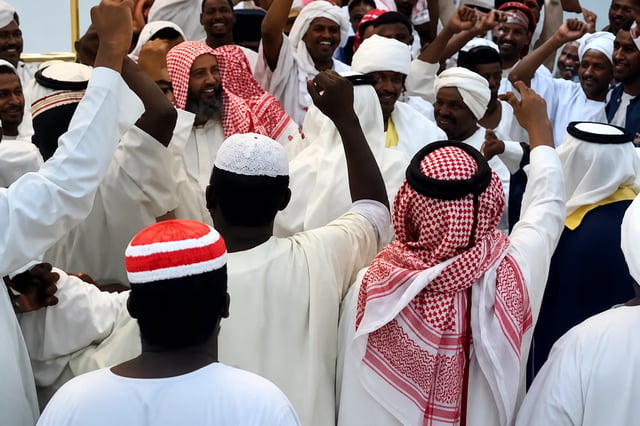 فرحة سعودية يقودها الوفاء احتفالا بسوداني في ليلة عرس استثنائية