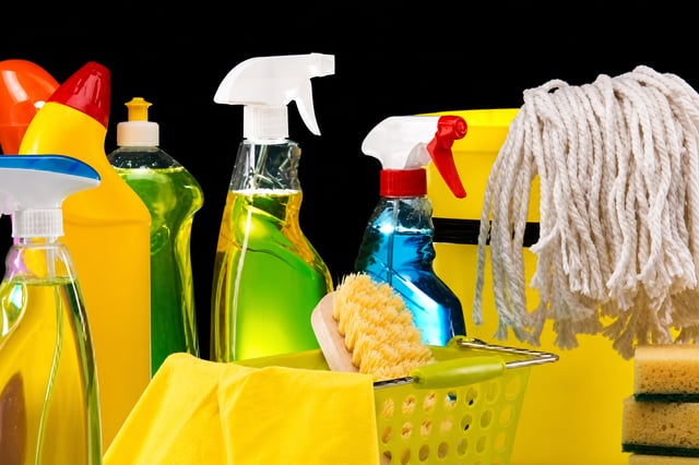 خبراء: منتجات التنظيف المعطرة تنتج تلوثا خفيا يخترق مجرى الدم ويصل الرئتين