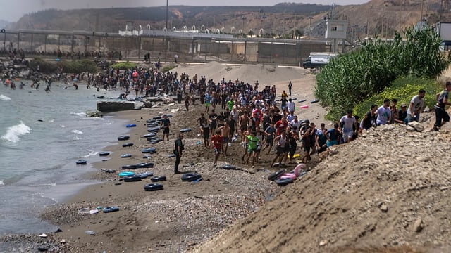 أزمة سبتة تتفاقم.. إسبانيا تنشر الجيش وأوروبا تواجه اختبارًا جديدًا لشنغن