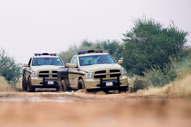 ضبط مقيمين سودانيين لارتكابهما مخالفات قطع الأشجار وحرقها لإنتاج الفحم المحلي بمكة المكرمة