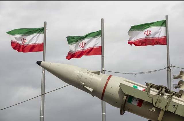 الحرس الثوري الإيراني يتوعد أمريكا برد عسكري واقتصادي بعد هجوم لارك
