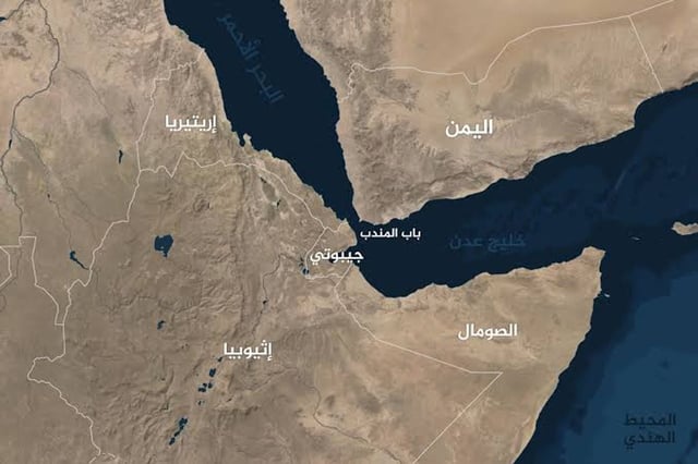 ميليشيا الحوثي تحفر خنادق وتزرع ألغاماً قرب مضيق باب المندب