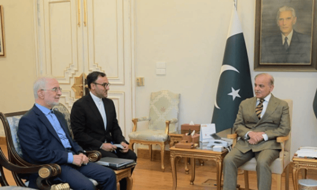 وزير الداخلية الإيراني يلتقي رئيس وزراء باكستان.. وإسلام آباد تكثف وساطتها بين طهران وواشنطن