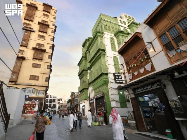 سوق "باب مكة" التاريخي بجدة.. ممرات وأزقة تحتضن عبق الماضي ومنتجات تعكس ملامح الحياة القديمة