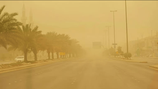 الأرصاد تنبه من عوالق ترابية تؤثر على مدى الرؤية في الباحة
