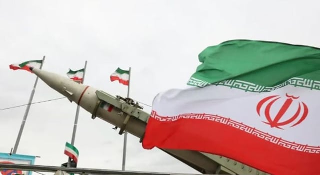 الحرس الثوري: إصابة ناقلتي نفط عملاقتين "مخالفتين" في مضيق هرمز
