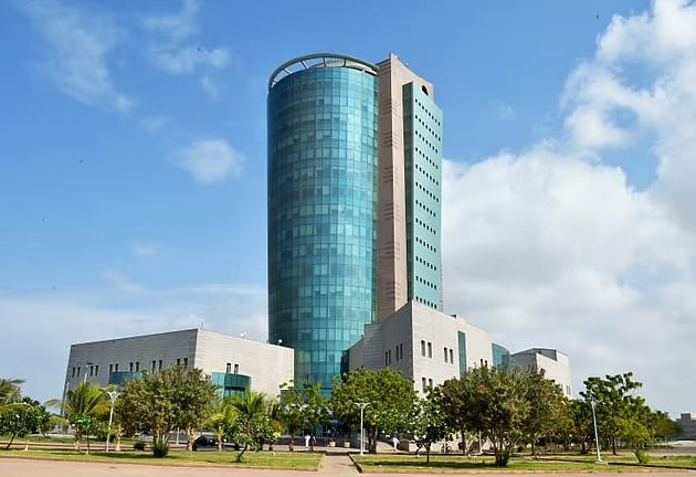 عن بُعد بالكامل.. جامعة جازان ممثلةً بمعهد البحوث والخدمات الاستشارية تطرح برامج مهنية معتمدة تلامس احتياجات سوق العمل