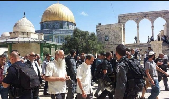 مستوطنون يقتحمون المسجد الأقصى تحت حماية قوات الاحتلال الإسرائيلي
