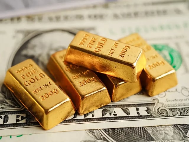 الذهب يواصل الصعود بقوة مع تراجع توقعات رفع الفائدة الأمريكية