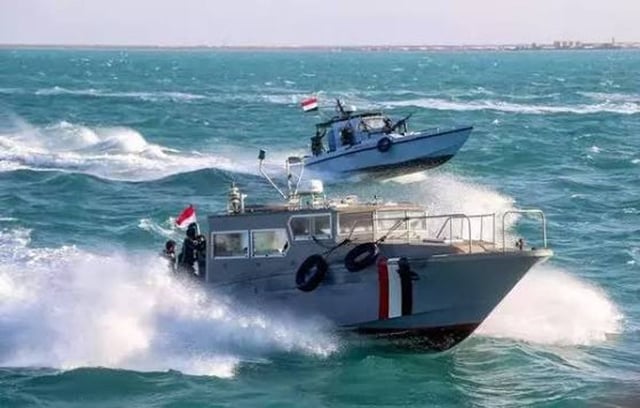 البحرية اليمنية تحبط هجومًا حوثيًا على سفينة نفطية قبالة المخا