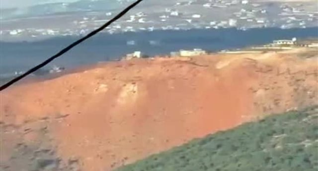 انهيار جزء من جبل القنطرة جنوبي لبنان بعد تفجيرات إسرائيلية متتالية