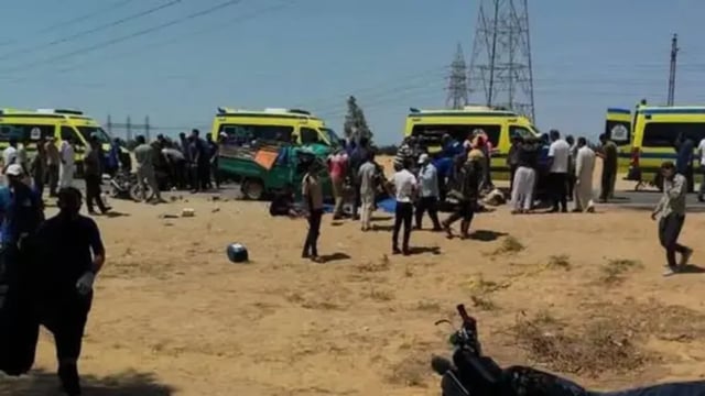 حادث مروع في مصر.. 15 قتيلاً وإصابة 32 جراء انقلاب سيارة بمحافظة الإسماعيلية