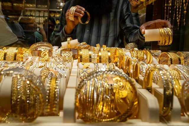 سعر الذهب في السعودية اليوم السبت 16-3-1448 بعد هبوطه عالميًا