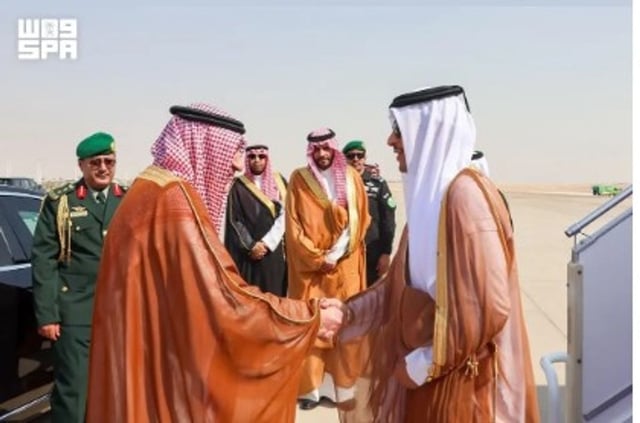 رئيس مجلس الوزراء وزير خارجية قطر يصل إلى الرياض