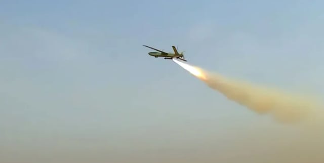 قتيلان و15 مصابًا بهجوم حوثي بالمسيّرات على قوات حكومية في حضرموت