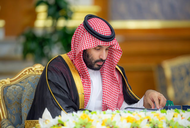 ولي العهد يتلقى رسالة خطية من رئيس وزراء المملكة المتحدة