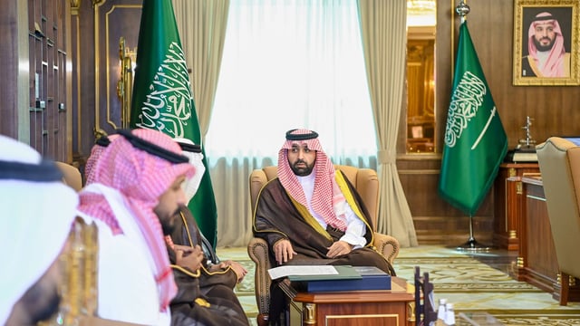 أمير جازان يراجع خطط الأمانة والبلديات لموسم الأمطار ورفع الجاهزية