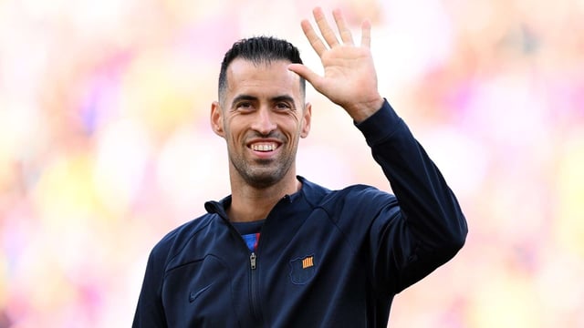 من الملاعب إلى التدريب.. بوسكيتس يبدأ رحلة جديدة مع برشلونة أتلتيك