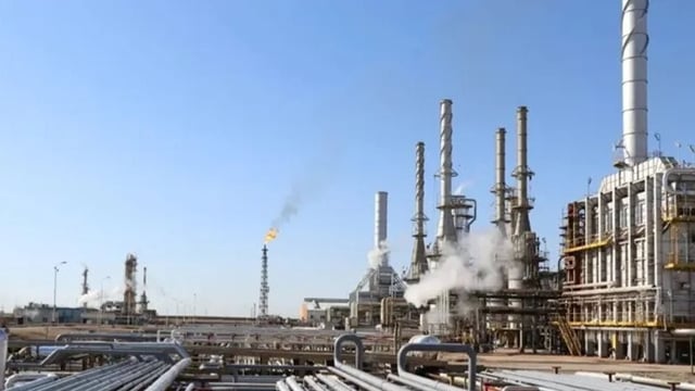 الدفاع المدني العراقي يخمد حريقًا محدودًا في مصفاة بيجي النفطية شمال بغداد