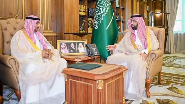 أمير جازان يستعرض خطط كلية منار الجنوب لتطوير التعليم والتدريب في المنطقة