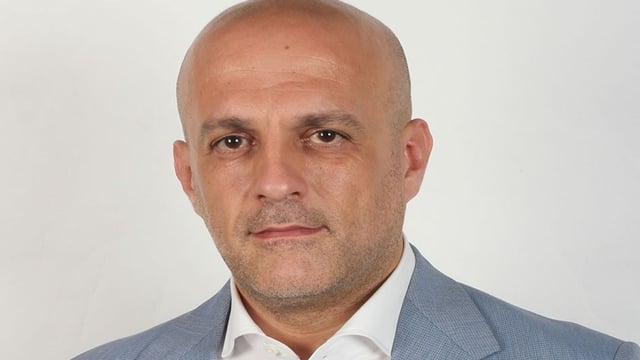سحوبات مصرفية ضخمة في روسيا.. خبير يكشف أسبابها والإجراءات المحتملة