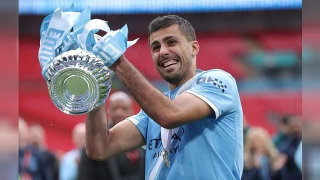 رودري يمنح موافقته لنادي برشلونة للتفاوض مع مانشستر سيتي