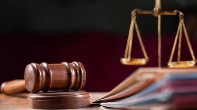 مصر.. عاطل يستأجر قاعة محكمة وينتحل صفة قاضٍ للنصب على المواطنين