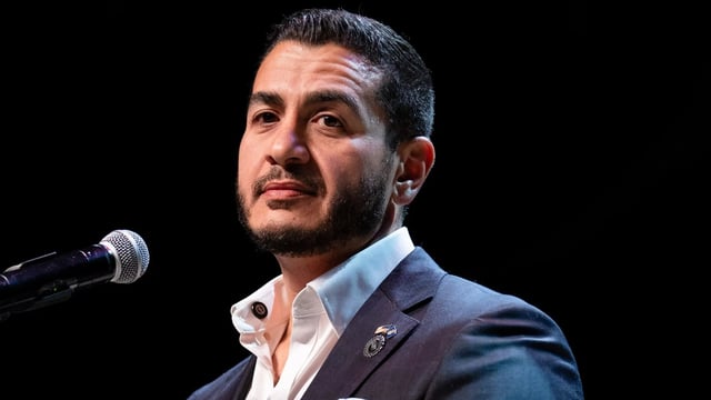 هاجمه ترامب وفانس وسيكون أول سيناتور مسلم.. من هو عبد الرحمن السيد الفائز  في الانتخابات التمهيدية للكونجرس الأمريكي عن ولاية ميتشجان؟