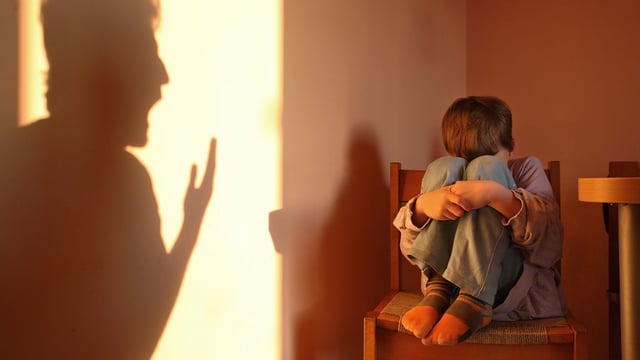 دراسة تحذر من الآثار النفسية لإساءات الطفولة.. تمتد للعلاقات العاطفية عند البلوغ