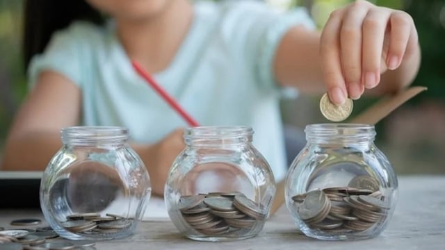 مختص يوضح كيفية تعليم الأطفال مهارات الادخار