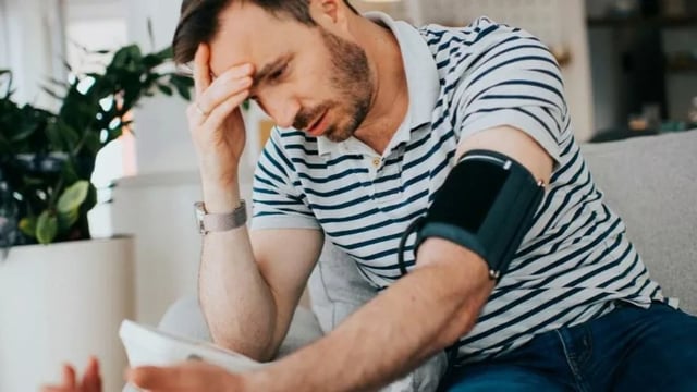 طبيب يحذر من تجاهل ارتفاع ضغط الدم: مخاطره كبيرة على القلب والدماغ