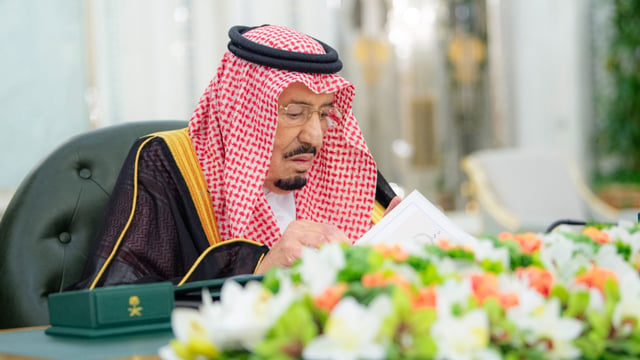 خادم الحرمين الشريفين يُشِيد بنتائج القمة الثلاثية في ترسيخ إطار شراكة دفاعية طويلة المدى