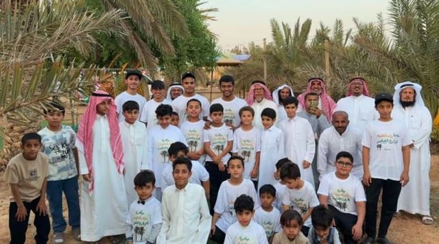 للموسم الثالث.. أسرة الغضية تعلّم صغارها «خراف النخيل» في بريدة
