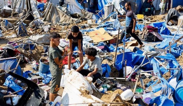 غارات إسرائيلية تقتل فلسطينيين وتدمر مستودعي أدوية في غزة