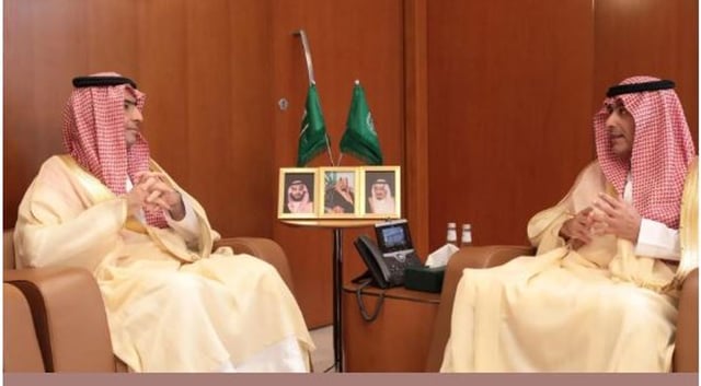 محافظ «ساما» ورئيس «السوق المالية» يستعرضان تعزيز التعاون في تطوير القطاع المالي والتقنية المالية