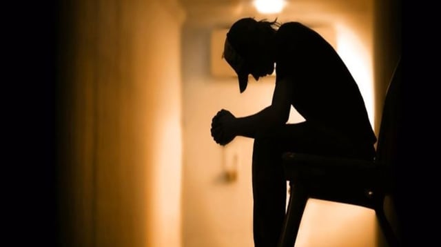 جلد الذات.. متى يتحول من دافع إلى عائق؟.. مختصة تجيب