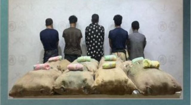 القبض على 5 مخالفين يمنيين لتهريبهم 160 كيلوجراما من القات بجازان