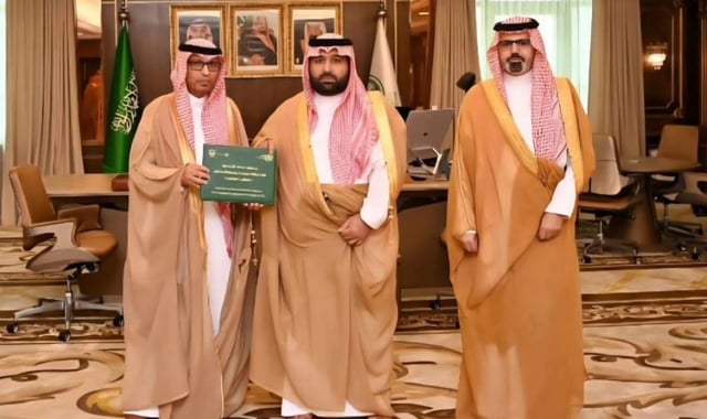 الدكتور عواجي النعمي «طبيبٌ وجراحٌ وإداريٌ وكاتبٌ صحفي».. رحلة نجاح في خدمة الإنسان والوطن