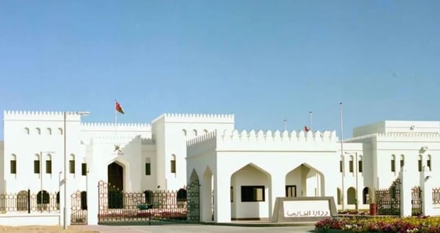 الخارجية العمانية: الاعتداءات المتكررة على السفن في مضيق هرمز  انتهاكًا للقانون الدولي وسيادة المياه الإقليمية